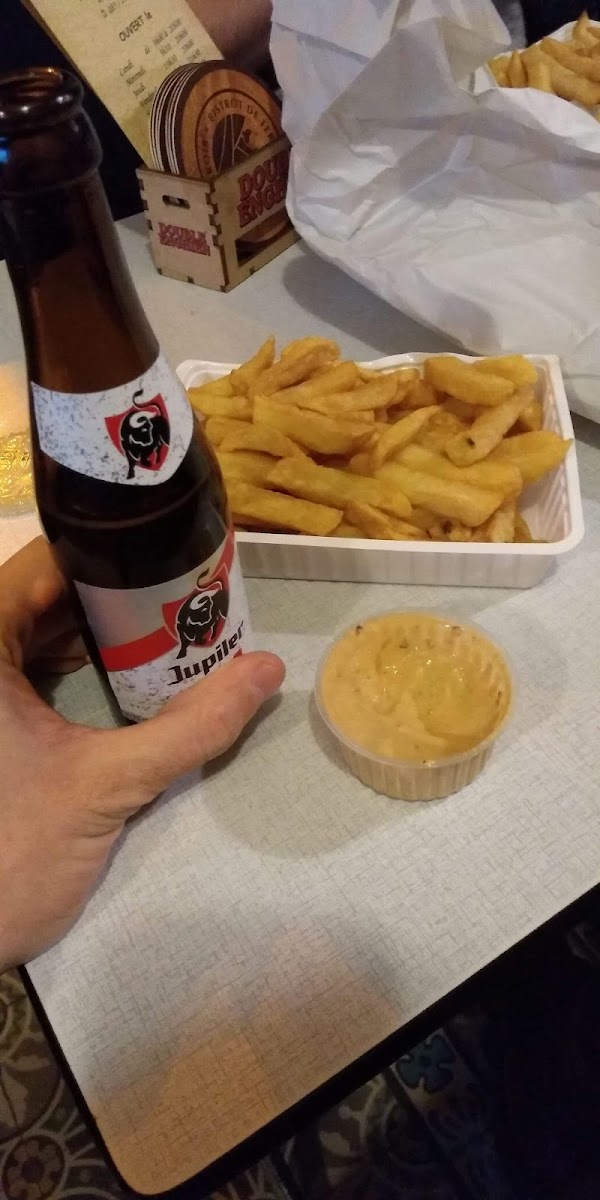 Café De La Place Dit 'chez Ruelle'-5